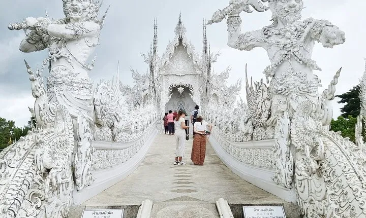 Chiang Rai Tour: Hot Spring, Temples, Golden Triangle & Hilltribe