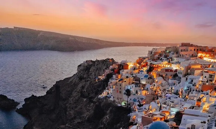 Private Custom Land Tour in Santorini with a Local