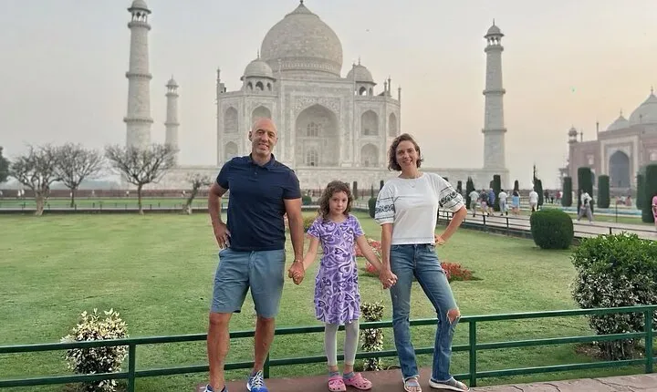 Taj Mahal & Agra Tour by Gatiman Train From Delhi - All Inclusive
