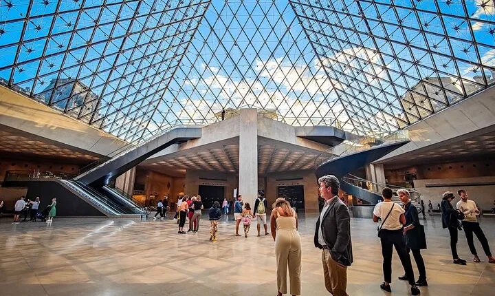 Explore the secrets of the Louvre + Mona Lisa pass
