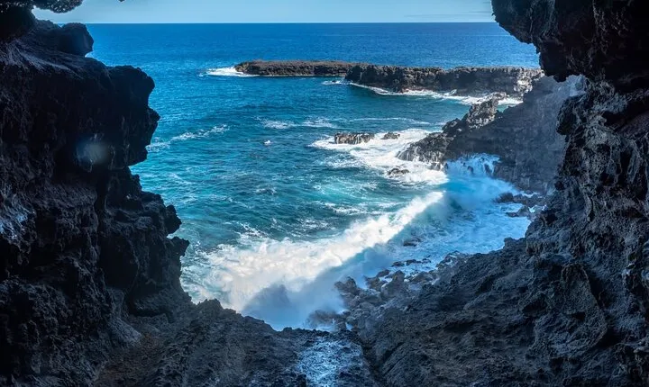 Full Day Private Trek: Discovering the North Coast of Rapa Nui