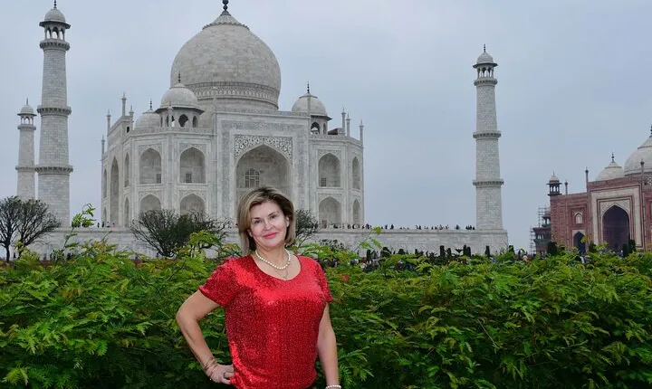 Overnight Taj Mahal Tour By car
