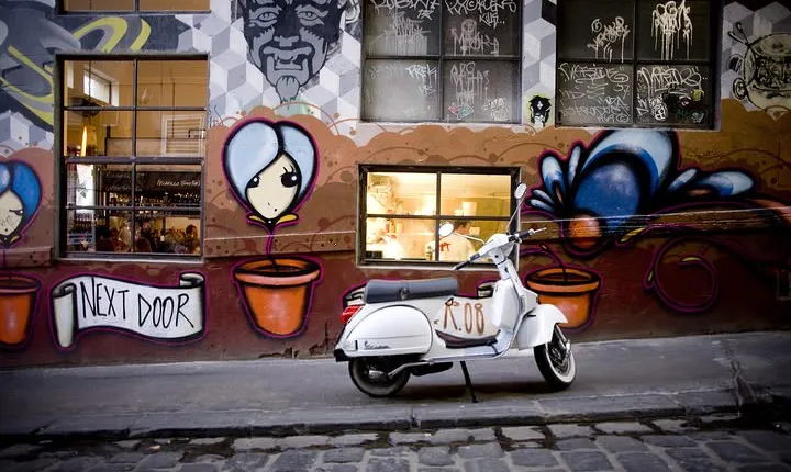Small-Group Melbourne Sightseeing Tour with Beach Boxes