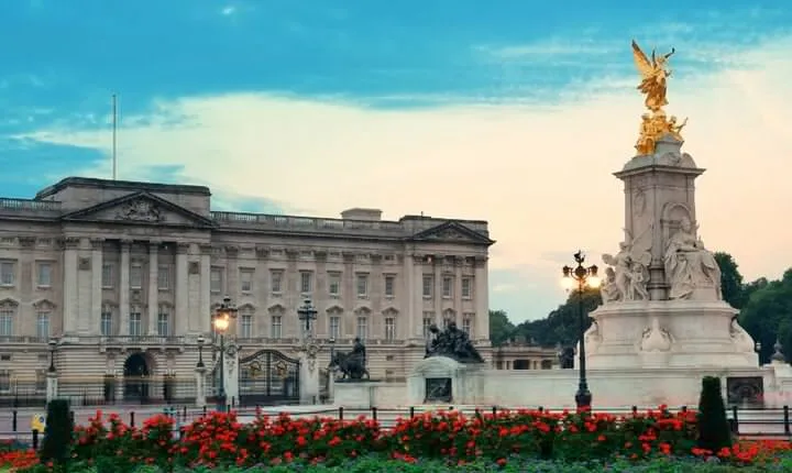 London: Landmarks Walking Tour