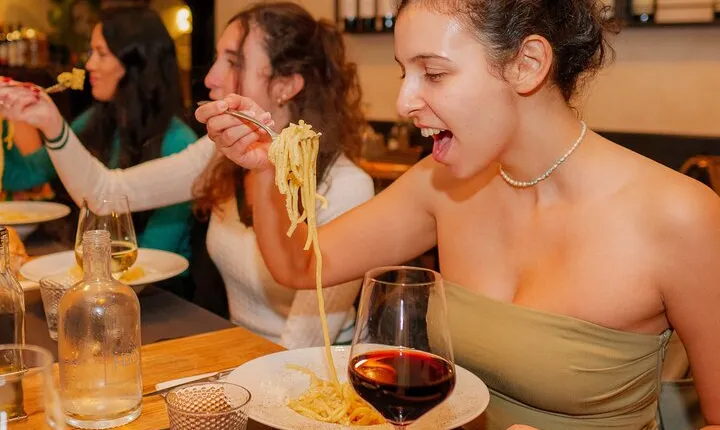 Rome: Food Walking Tour with Wine in Trastevere