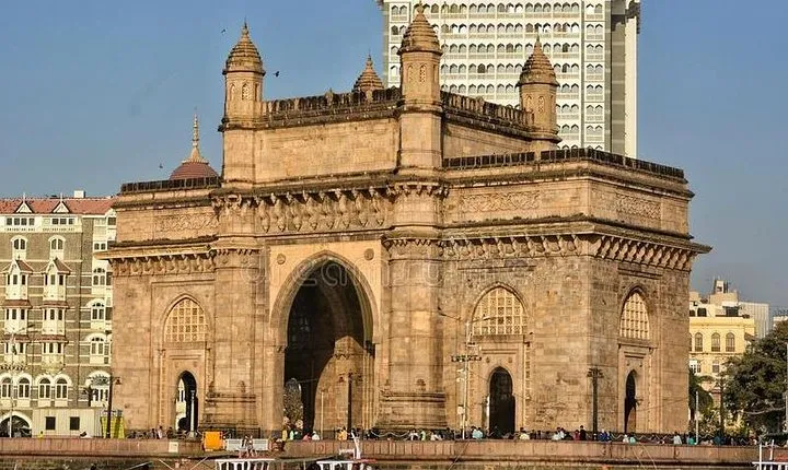 Mumbai: Private Day Tour Of Tajmahal With Car ,Entrance , Meal