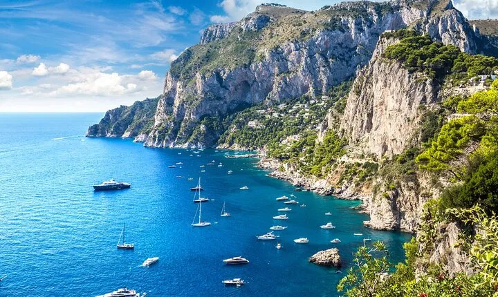 Private Capri Luxury Boat Experience: Cruise, Swim & Sunbathe