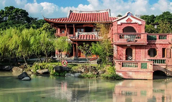 ONE DAY Taipei Metro and Walk Tour (Min. 2 Pax)