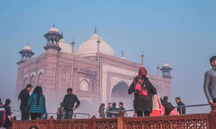 Agra: Half Day Tour of Taj Mahal and Agra Fort with Transfers