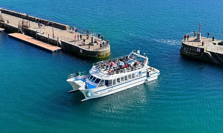 Boat trip through the bay and the coast of Donostia San Sebastián