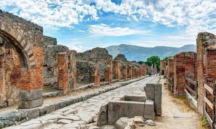Pompeii and Herculaneum day trip from Naples