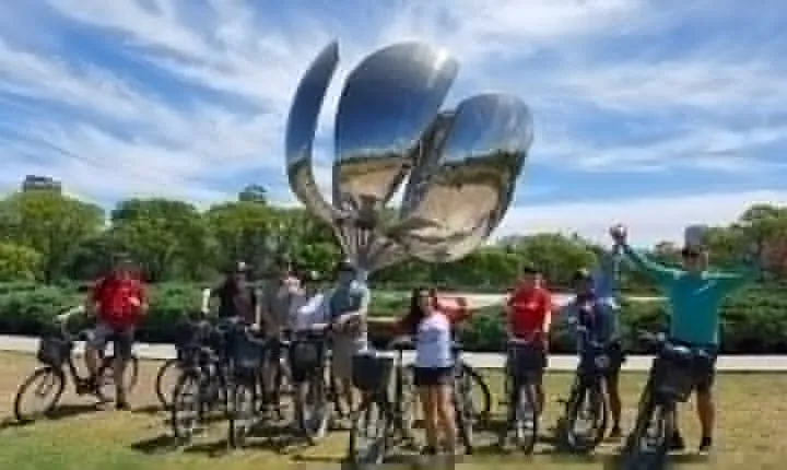 Half-Day Recoleta and Palermo Bike Tour in Buenos Aires
