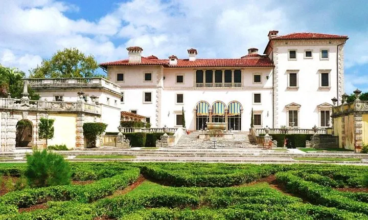 Miami: History through Architecture Private Tour with Transport