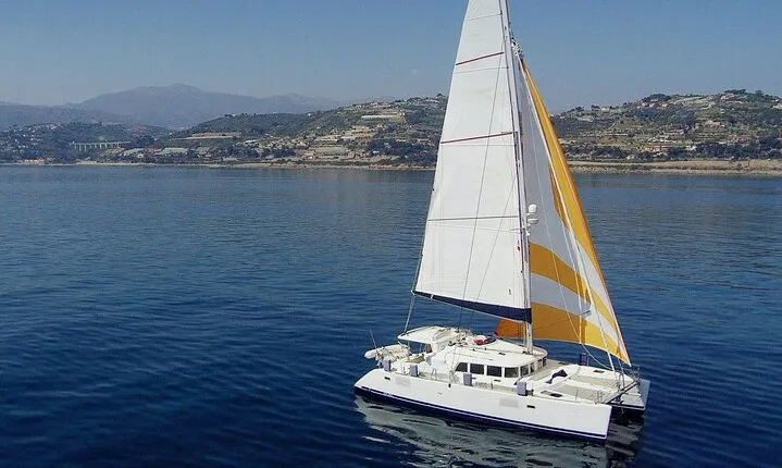 Day trip on a sailing catamaran in Sardinia