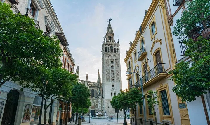 Excursion to Seville with visit and tickets to the Cathedral and Giralda