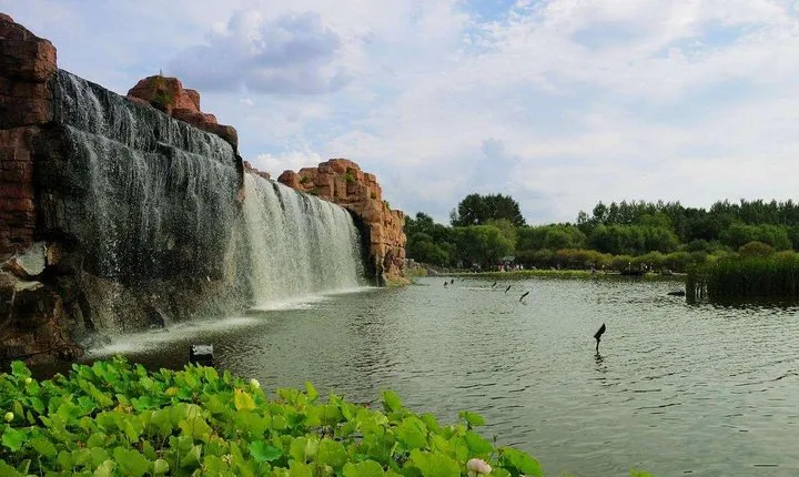 Small-Group Tour in Summer: Harbin Sun Island, Indoor Ice and Snow World