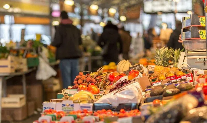Provencal Market, Shopping, and Picnic basket at the lake