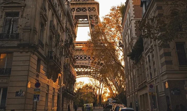 Eiffel Tower Reserved Access Tour up to the 2nd Floor or Summit