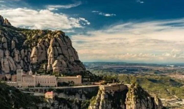 Montserrat and winery private daytrip from Barcelona