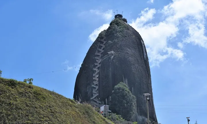 Guatapé & El Peñol Tour: Shared Discoveries