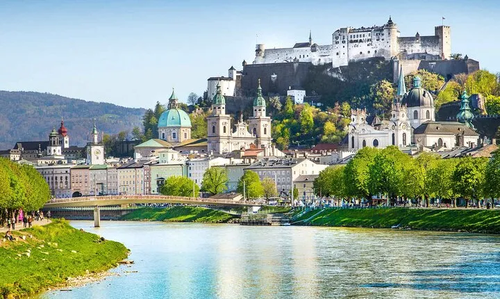 Salzburg Private Day Tour from Prague with transfers and guide