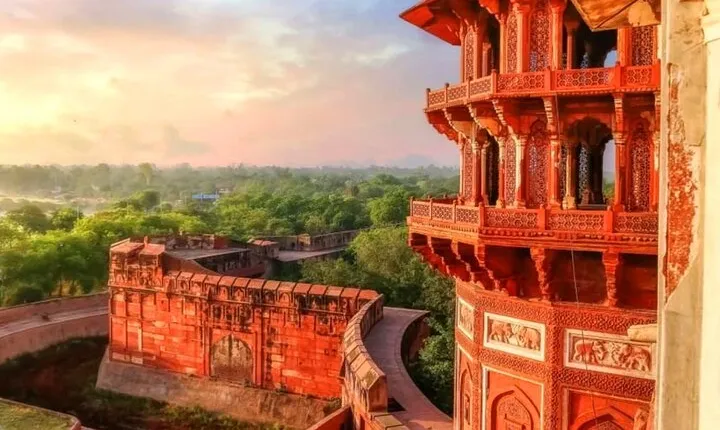 Overnight Taj Mahal and Agra Tour from Delhi