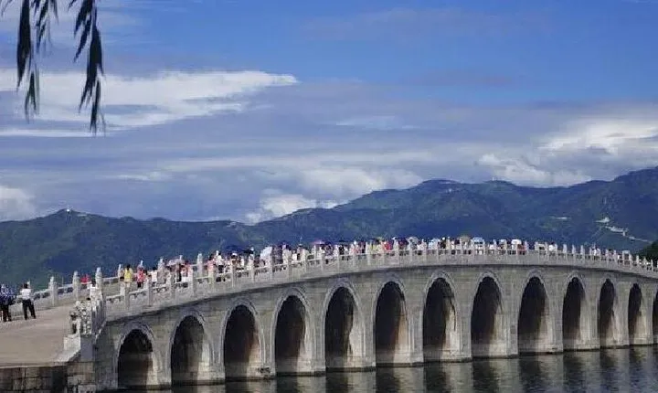 Private Day Tour: Mutianyu Great Wall and Summer Palace or Hutong Tour