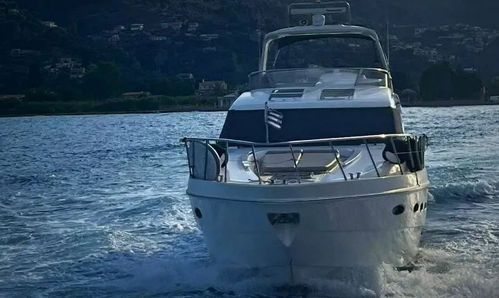 Luxury Motor Yacht Half-Day Cruise in Athens