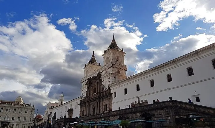 Quito City Tour: Teleferico & Middle of the World Experience
