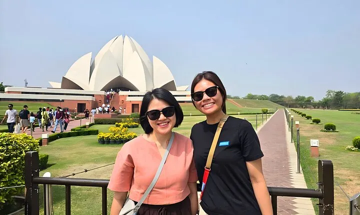 Private Old and New Delhi Full or Half-Day Guided Tour by Car