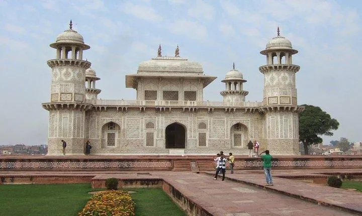 Tomb of Itmad ud Daula, Chini Ka Rauza & Ram Bagh Tour