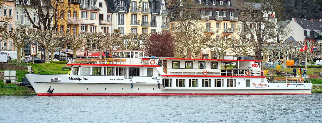 Panorama river boat cruise in Cochem with audio commentaries