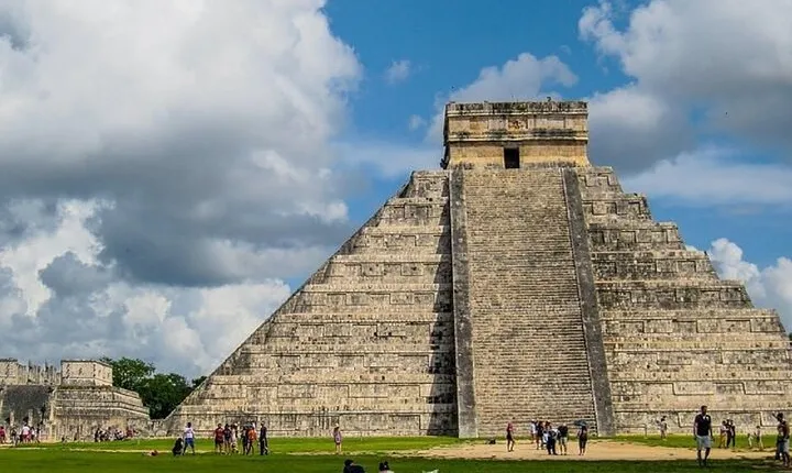 Small-Group Tour of Chichen Itza and Ekbalam Ruins with Cenote