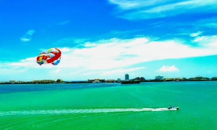 30 Minutes Sky Rider Lagoonside Parasailing in Cancun