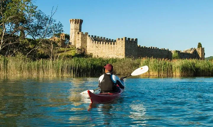 Kayak ride on Lake Trasimeno with lunch & Castiglione del Lago