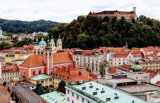 Private transfer between Ljubljana City and Airport Ljubljana