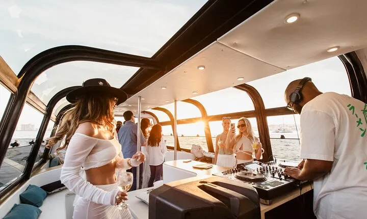 DJ party on a luxurious boat, with open bar and snacks, at sunset