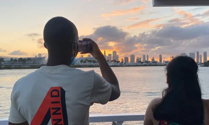 Miami: Skyline Sunset Cruise Biscayne Bay 