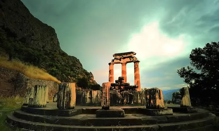 1-Day Private Tour from Athens to Delphi Archaeological Sites 