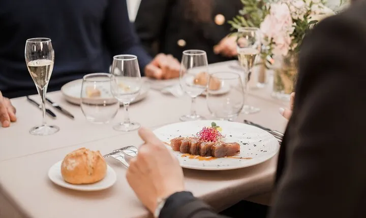 Paris Christmas Lunch Cruise by Bateaux Mouches