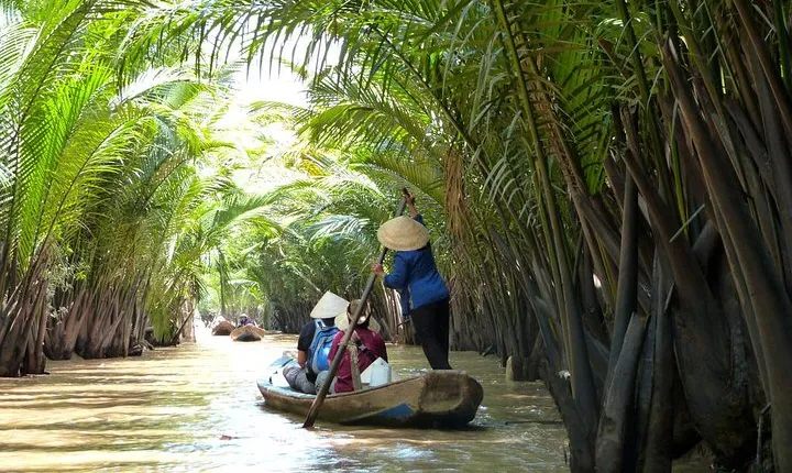 Private Cai Be Floating Market Tour with Lunch and Boat Ride