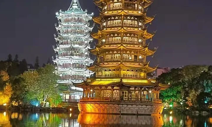 Full-Day Guilin Li-River Cruise with 3 star boat and Four Lake Night Cruise Tour
