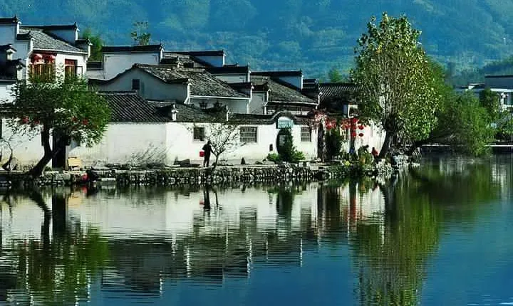 Private tour to Hongcun village and Tunxi old town with Lunch from Huangshan