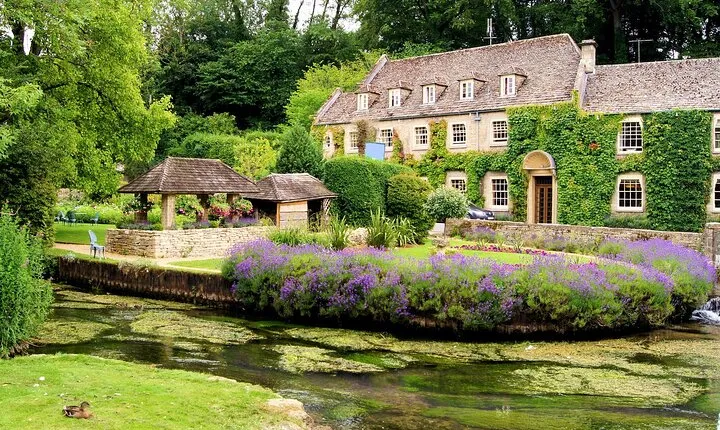 Cotswolds Villages and Countryside Full-Day Trip from London