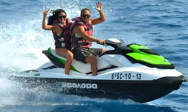 Bali: Water Sports and Uluwatu Tour with Dinner