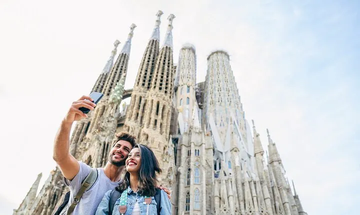 Private Religious Tour: Sagrada Familia, Romans & Jewish Quarter