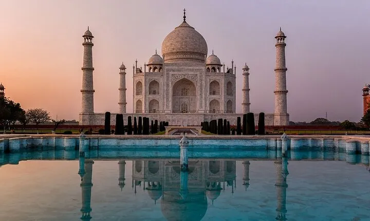 Private Sunrise Taj Mahal Agra Fort Guided Tour by Car From Delhi