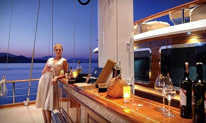 Evening Dinner Cruise with Live Music in Sharm El Sheikh