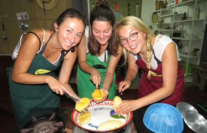 Evening Thai cooking class by Aromdii Cooking School