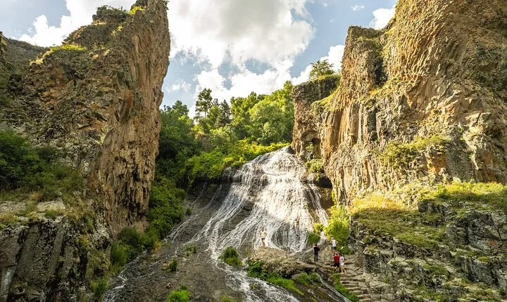 Guided tour: Khor Virap, Noravank Monastery, Areni, Jermuk